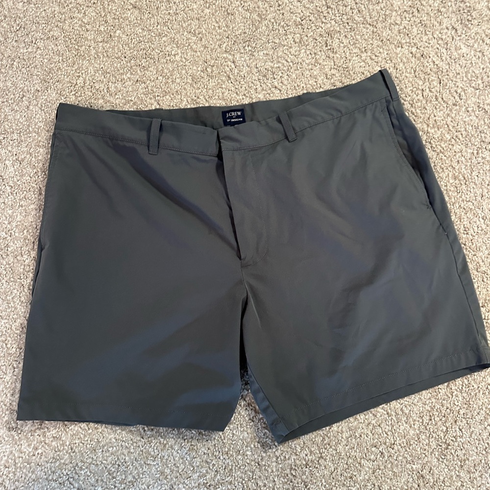 J. Crew Men's Charcoal Flat Front Shorts 7” inseam, Tech shorts